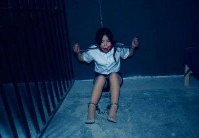【胜景影视】《掉入魔窟的女白领》 下集 公司女白领结果老板收买了检察院人员把女白领判处终身监禁一级禁锢着