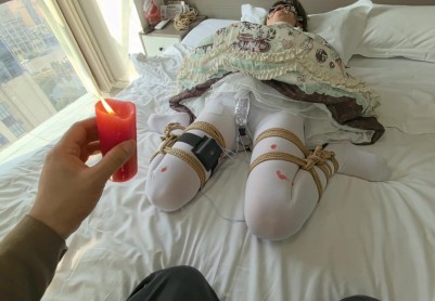 【FXX】◤暴走的小萝莉◢温水煮青蛙式的TJ会呈现出什么样的表现 无内白丝 内置震动玩具 电击器✙肛尾✙绞刑昏迷 高温蜡油刺痛的发出整栋楼都能听见的惨叫 花式驷马✙KJ训练吞J✙前后夹...