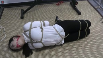 【绳之韵】口球、原味强迫塞入、胶带、丝巾勒嘴多种封堵，极限驷马、强震、TK挣扎！170魔鬼身材美少女羽灵，白衬衣漆皮长靴下集。（首次尝试自己的原味袜子堵嘴，羽灵表现的很配合，...