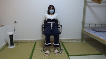 【新月原创】审讯睡衣少女 用挠脚心的方式逼供 最后反铐收押