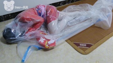 【贝贝熊原创】发出声都成为了一种奢侈，倒在地上失神的小熊，真的让人好喜欢！！