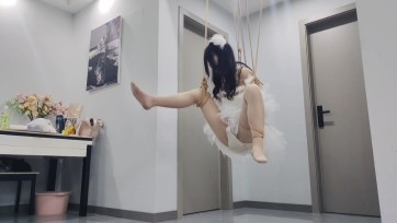 【欢乐谷原创】被吊在空中强高口舌的芭蕾舞者深度版