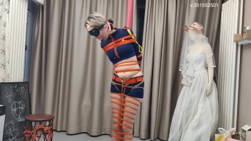 【一绳所爱】晓晓红绳捆绑在钢管上