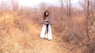 【夜未央工作室】被导演调教的漂亮女学生 红衣女烈篇 下集(精彩户外戴枷起解）