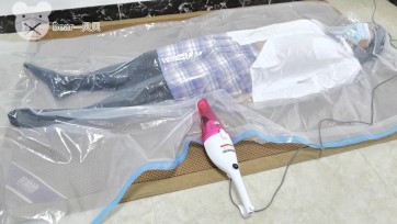 【贝贝熊原创】挑战真空袋逃脱，希望你能成功喔，后面塑料袋“解脱”等着你【小熊日常日记5-塑料袋失神】