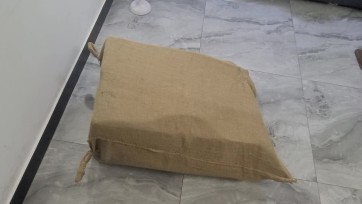 【kk工作室】少妇被蒙上眼睛堵住嘴并绑住双手最后被封在密闭空间，看看她是如何在没有外力帮助下挣脱出来的