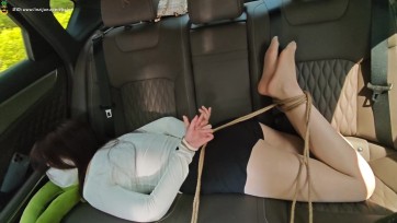 【菠萝摄影】欧阳婉婉第十四集！去拍摄途中绑在车里玩弄！放置！