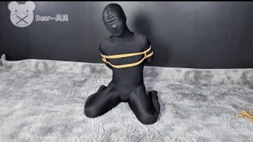 【贝贝熊】黑丝！好诱人的脚！好好吃的脚！快忍不住了！主人说吃完有奖励！