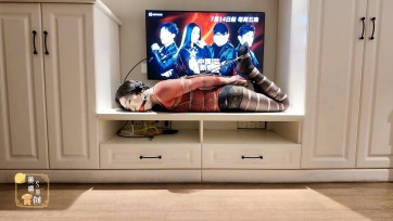 【美曦s】绳奴该有的样子《我的居家摆件之驷马紧缚篇》44分钟一镜到底的电视柜紧缚驷马摆放，俩个角度驷马紧缚放置视角，女主真实的外出吃饭，期间还有打扫卫生阿姨的敲门。女主回来...