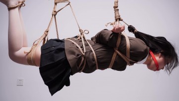 【涵涵】jk白丝小玩吊缚一下