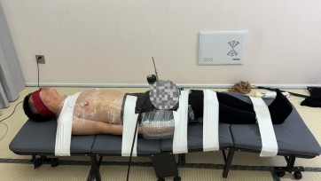 【黑魔法师】女间谍2 敌对公司的间谍女秘书颜老师入室绑架公司骨干人员小艺想要套取情报，小艺宁死不从，颜老师对小艺展开了一系列调教！