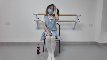 【海砂原创】jk白丝大学生应聘被拐进夜总会供客人陪酒电击调教