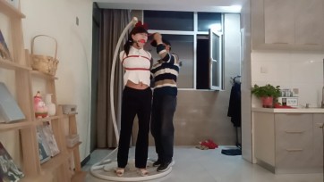 【喜欢捆绑的灵儿】圣灵儿单腿吊调教