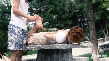 【半岛束艺台】 拉丁公园石桌上的TK