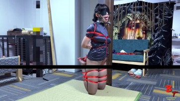 【绳精病】紧身衣美女被尼龙恋物狂紧缚罚跪放置股绳勒逼痛苦挣扎强制开口粘液羞辱