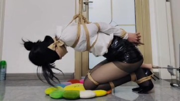 【欢乐谷原创】被绑架的女主播跑基放置版