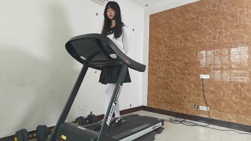 【中二病】新模特北北展示，168，48kg。体验镣铐拘束跑步机