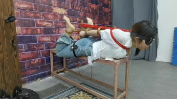 【HD飞天】云婉儿k9架禁锢,钢夹夹lu,4公分至5·5公分口球轮替测试y具口球刺激喉部口水暴流,电击y塞码率升到200强制g潮