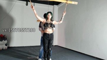 【山鬼工作室】李珂儿假期来工作室玩，被大字绑起来玩弄。被强制带上口球眼罩。打屁股