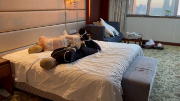 【M妻】被严厉捆堵放置在酒店的俩肉货