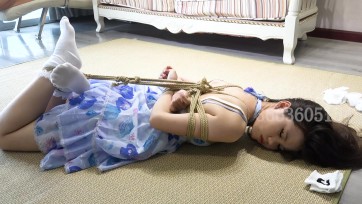 【子衿原创】欣怡 绑好之后跟她说反正动了不了，不如拉去卖了，把小女孩吓坏了说下次不敢来了