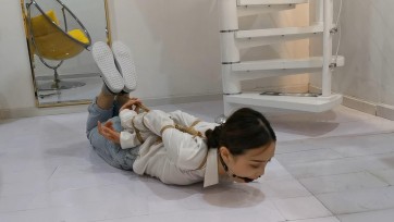 【奥特曼】雨琪白衬衣牛仔裤捆绑挣扎