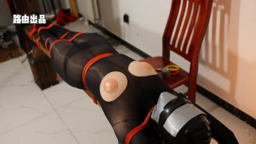 【路由紧缚】条凳缚 呼吸限制！ 黑丝肉体与紧缚感的完美结合！