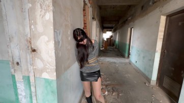 【比尔工作室】罪恶尾随(4) 变态户外废墟尾随迷晕肉丝玩脚揉胸！