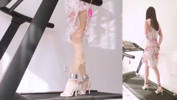 【高跟遇到跑步机】虐足鞭打 炮机强高 木枷铐镣禁锢的旗袍肉丝白凉高+金属GS、TD、电动P机与跑步机