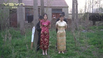 【一绳有你】【刑场双英】女情报员接头被特务跟踪抓捕关押刑房审讯用酷刑她们俩不屈服被押到小树林五花大绑枪决